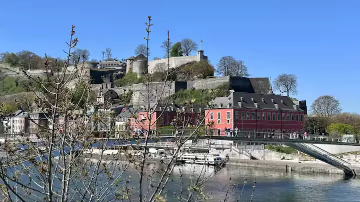 L'esplanade du Grognon au bord de la Meuse.